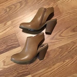Guess Heels. Tan. Size 9